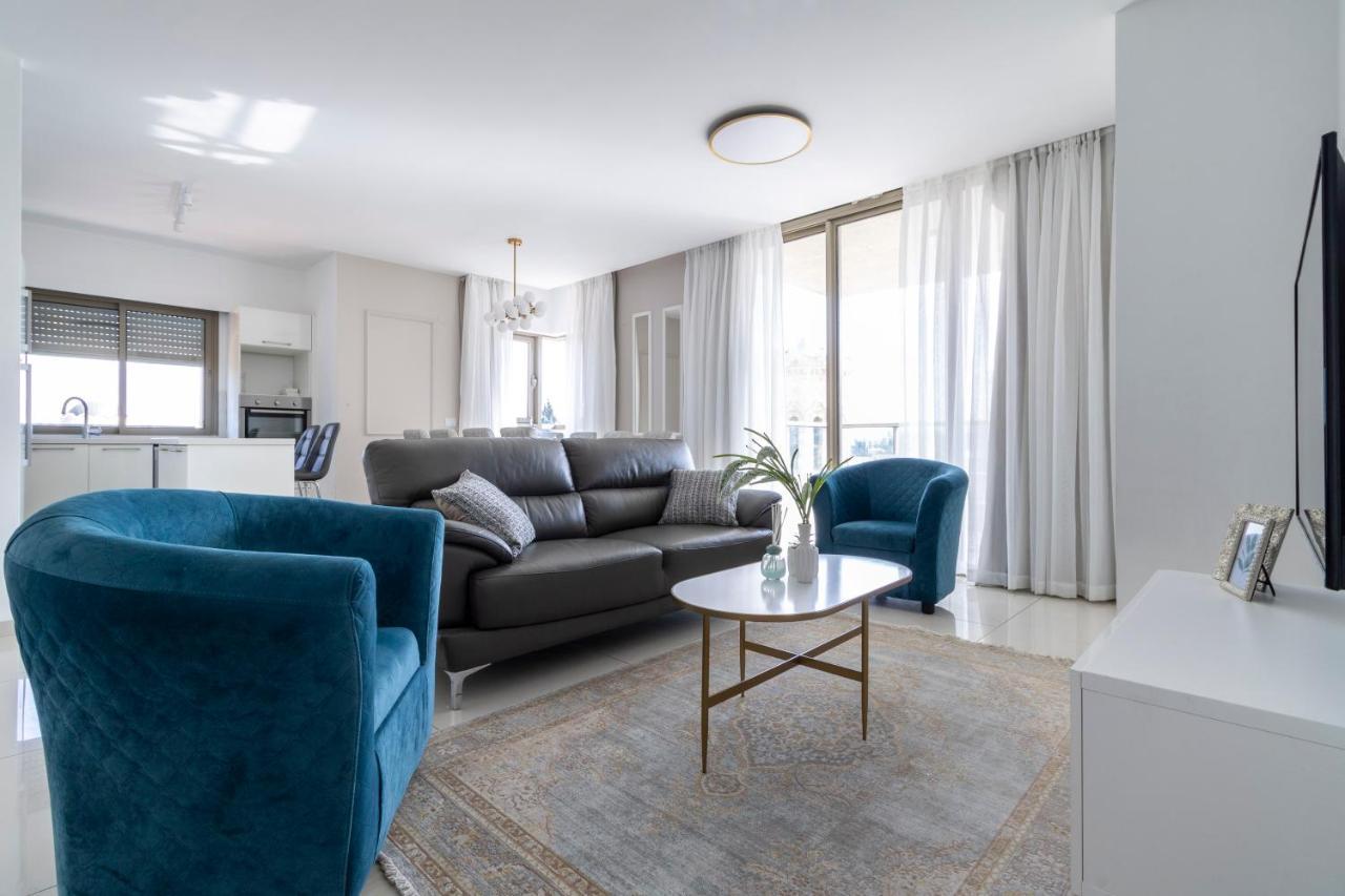 Luxury Three-Bedroom/Terrace Over Old City View Yerusalem Bagian luar foto
